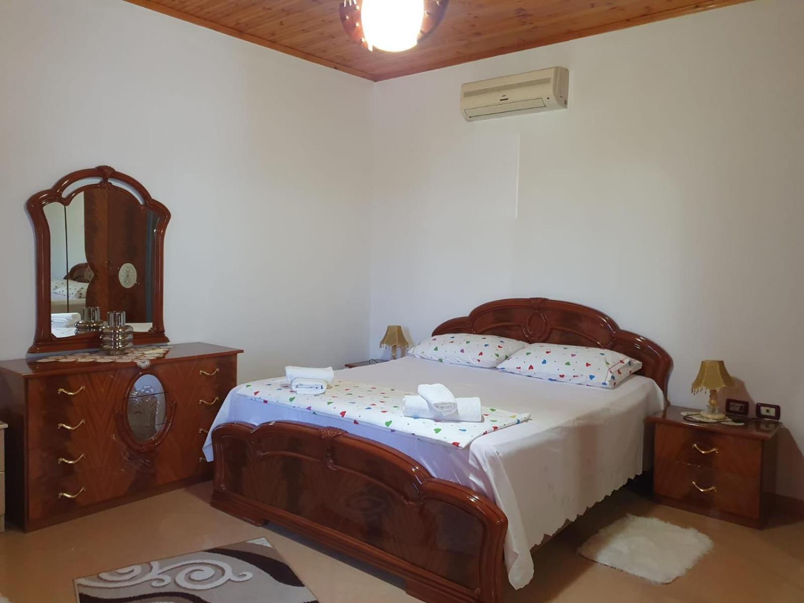 Sara Guesthouse Berat Eksteriør billede